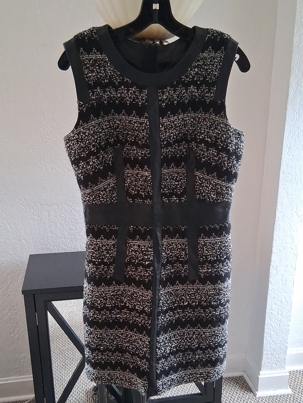 Milly Black and White Textured Sleeveless Sheath Dress